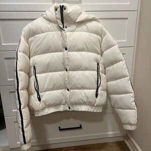 Alo yoga aspen love puffer in ivory